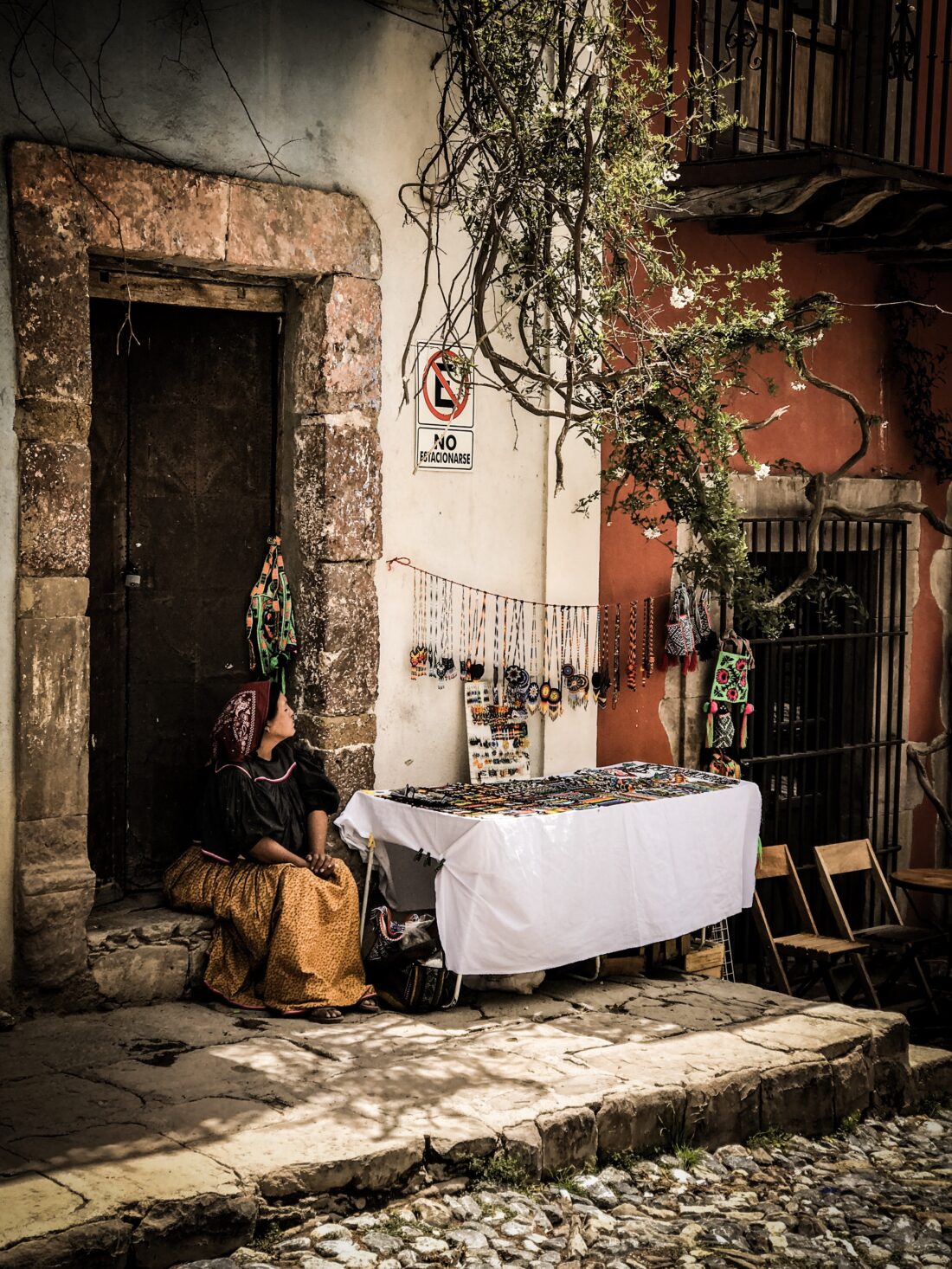 Wixárikas - Real de Catorce - SLP, México / The Book of Life Magazine ©- Alejandro Carballo