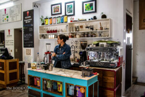 Café Katsina en Tlalpan barista preparando café de especialidad en Ciudad de México