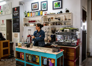 Café Katsina en Tlalpan barista preparando café de especialidad en Ciudad de México