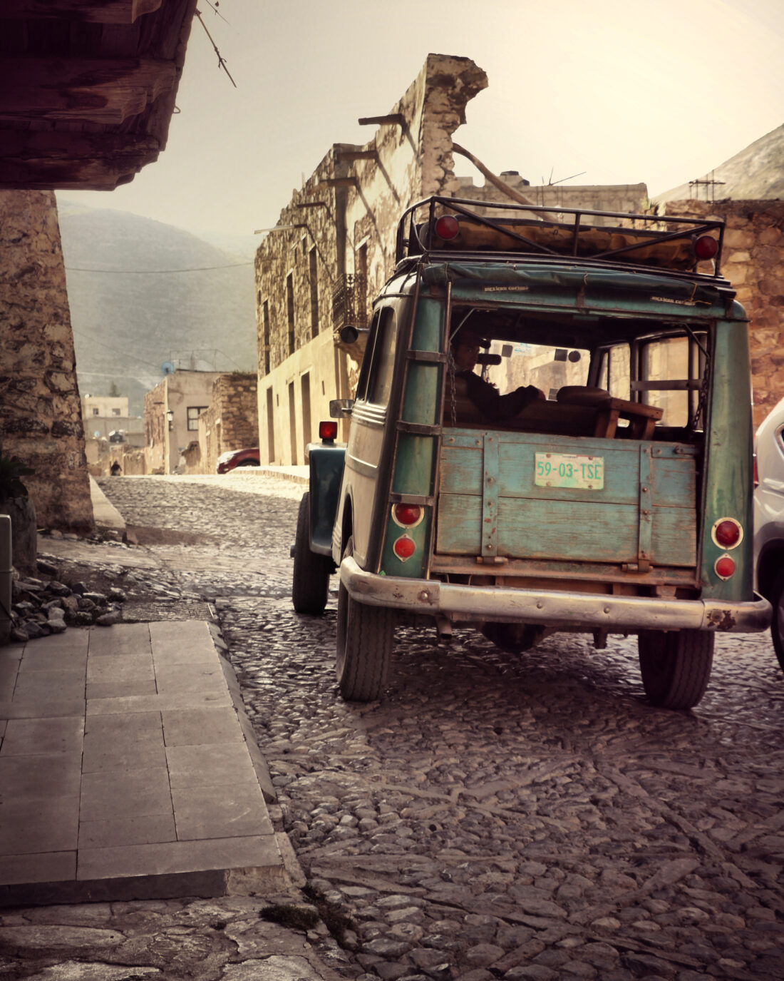 Jeep Willys 7- Real de Catorce - SLP, México / The Book of Life Magazine ©- Alejandro Carballo