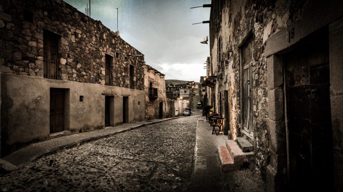 Por las calles del pueblo- Real de Catorce - SLP, México / The Book of Life Magazine ©- Alejandro Carballo