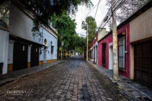 Calle Francisco Sosa en Coyoacán, Ciudad de México, arquitectura y calle empedrada