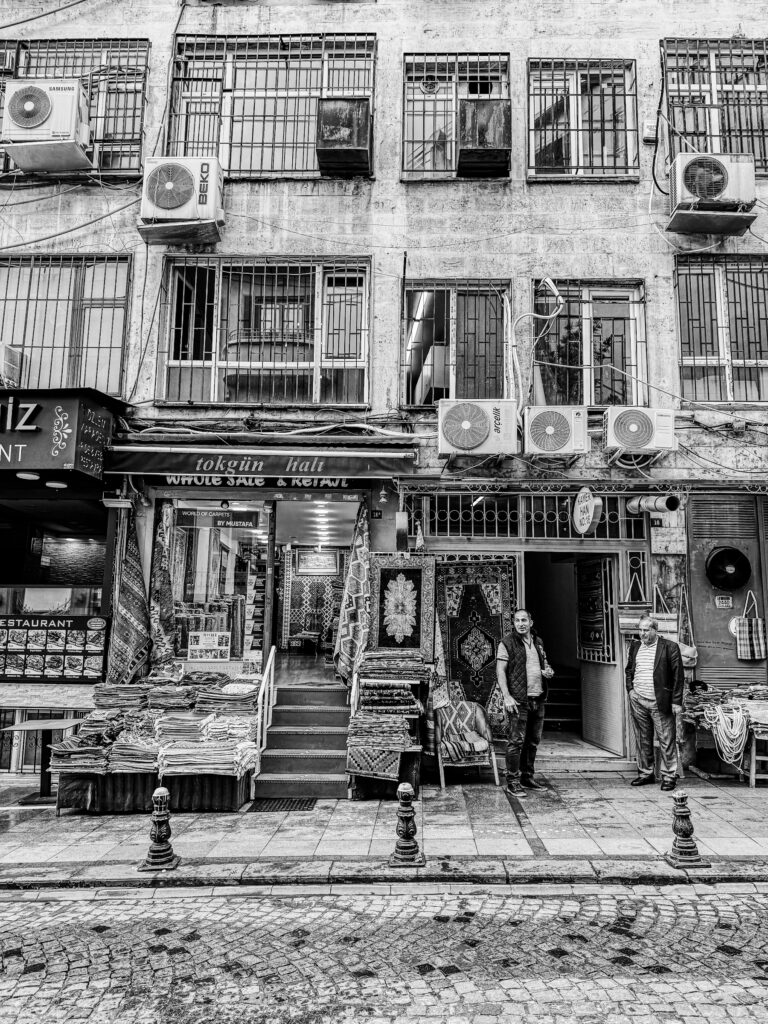 Comercio tradicional de alfombras en Estambul