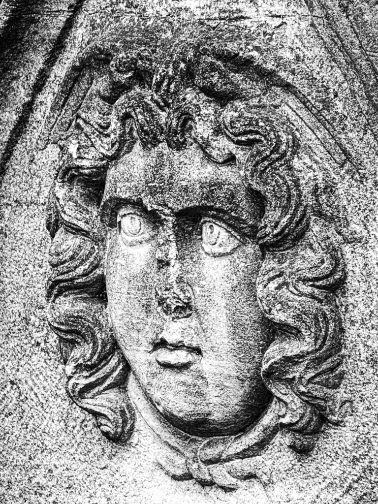 Medusa relieve clásico Estambul