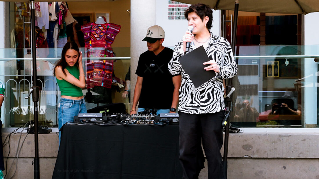 Presentación curatorial durante Superficies de Identidad en Galería EXU San Ángel, Ciudad de México