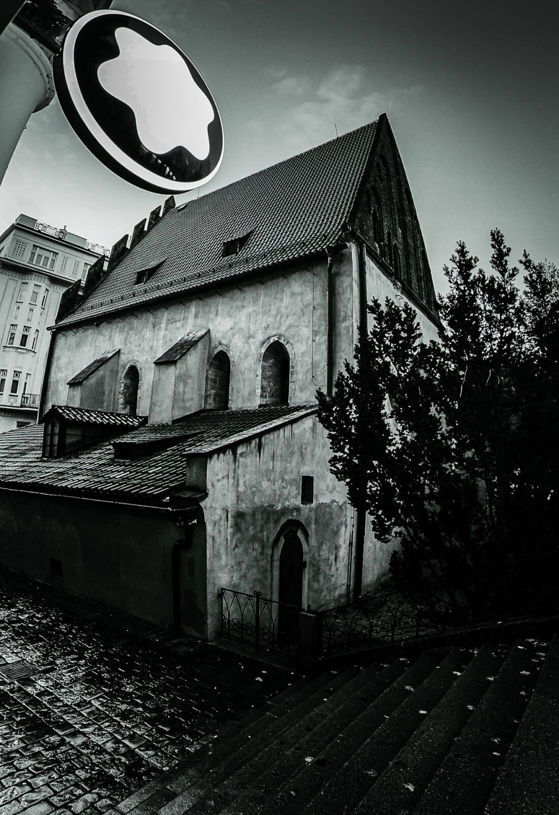 Montblanc logo en Praga detalle arquitectura Barrio Judío