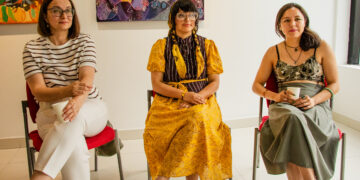 Conversatorio con artistas de Galería Covarrubias durante las exposiciones Génesis del gesto y Territorios simbólicos en Ciudad de México.