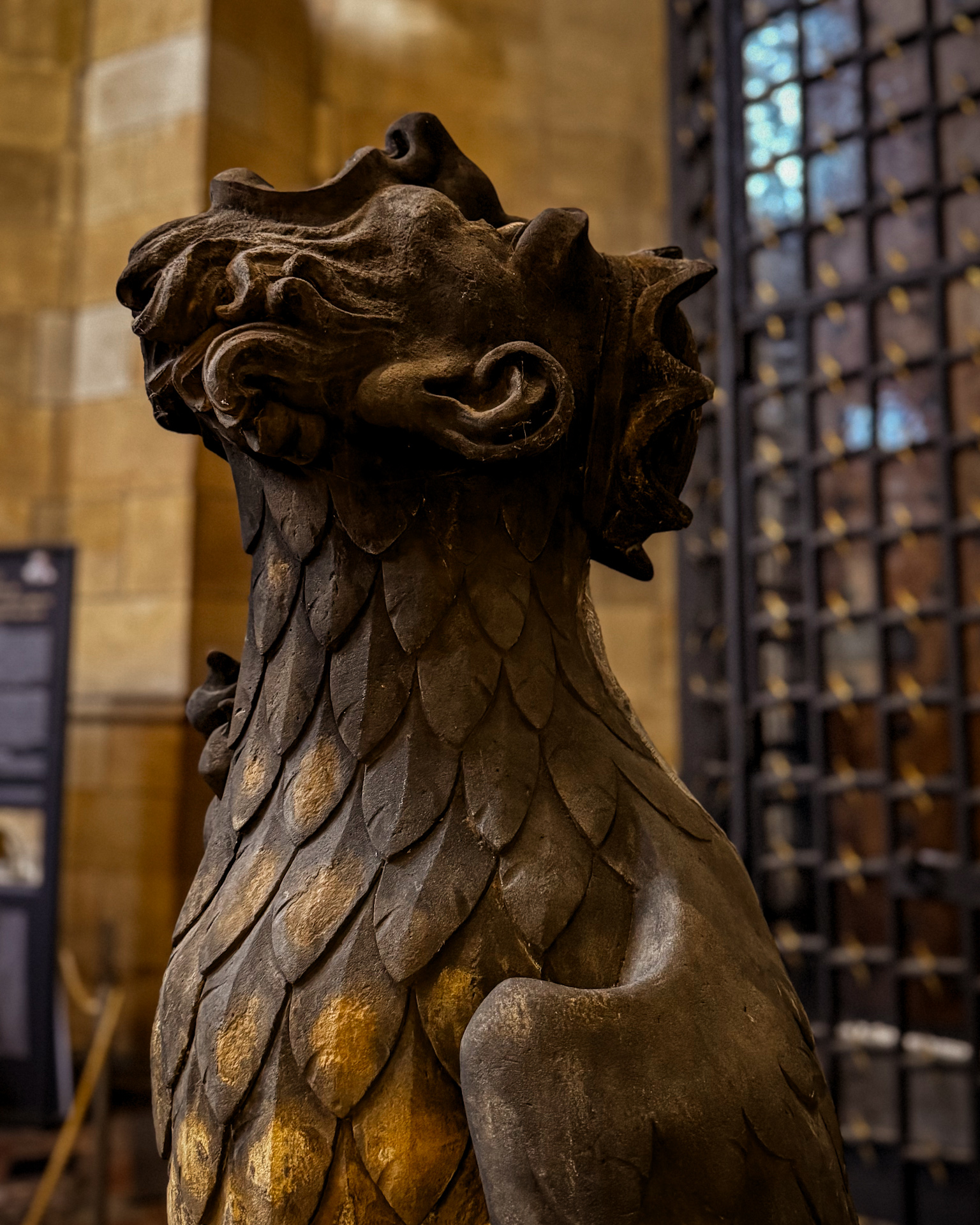 Escultura grotesca de inspiración medieval en la Catedral de San Vito en Praga