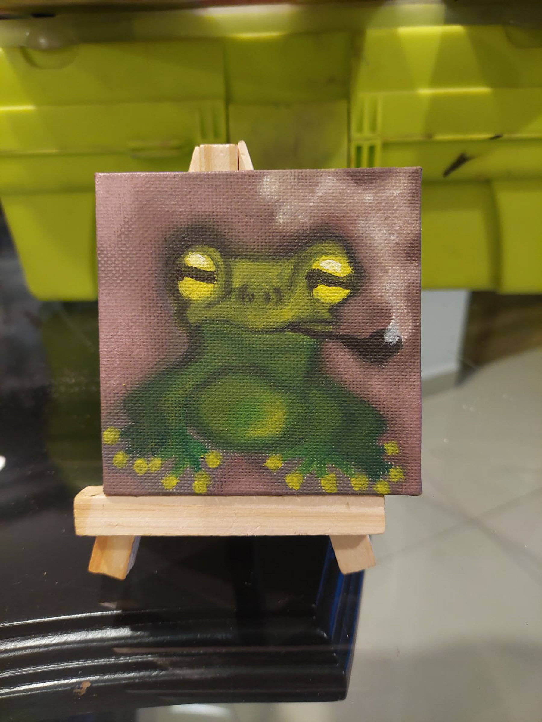 Obra "Señor Sapo" de Daniela Milán, pintura de un sapo fumando una pipa como símbolo de nostalgia y contemplación.
