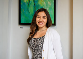 Mónica Acedo, artista mexicana, en Galería EXU durante Little México