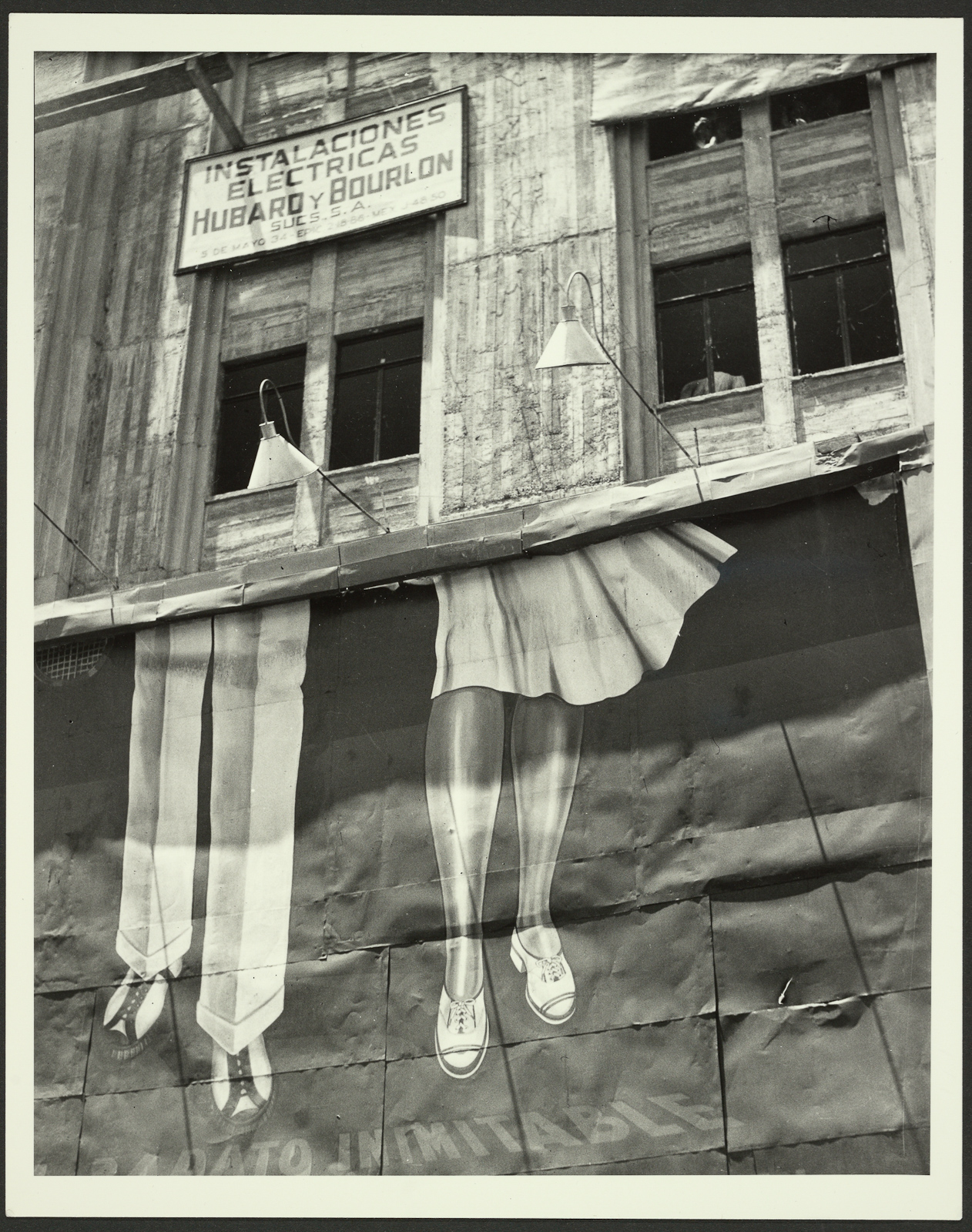 Dos pares de piernas, fotografía de Manuel Álvarez Bravo, 1928–29